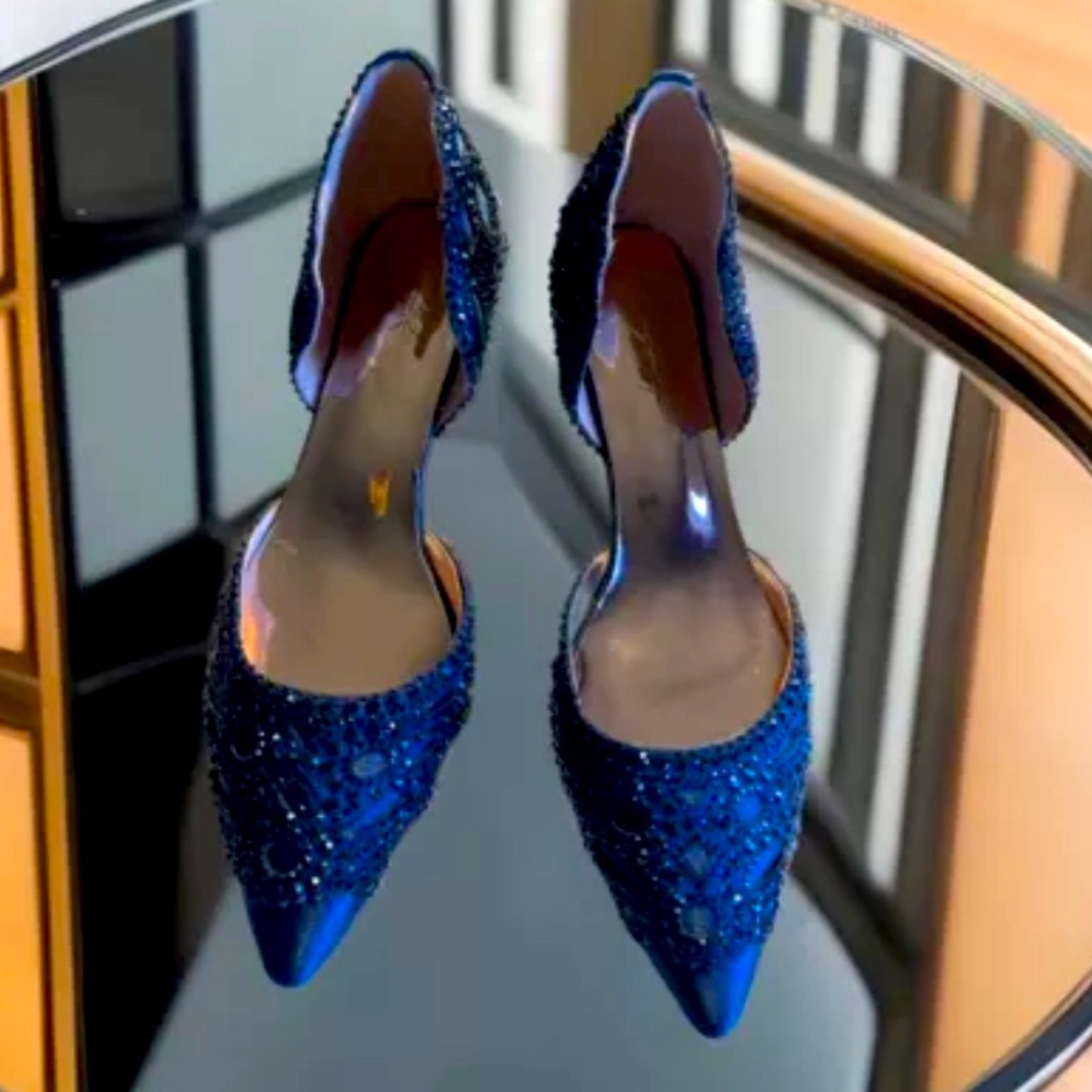 XYD Dark Blue Rhinestone Kitten Heels -Size 6
rhinestone point toe kitten heels